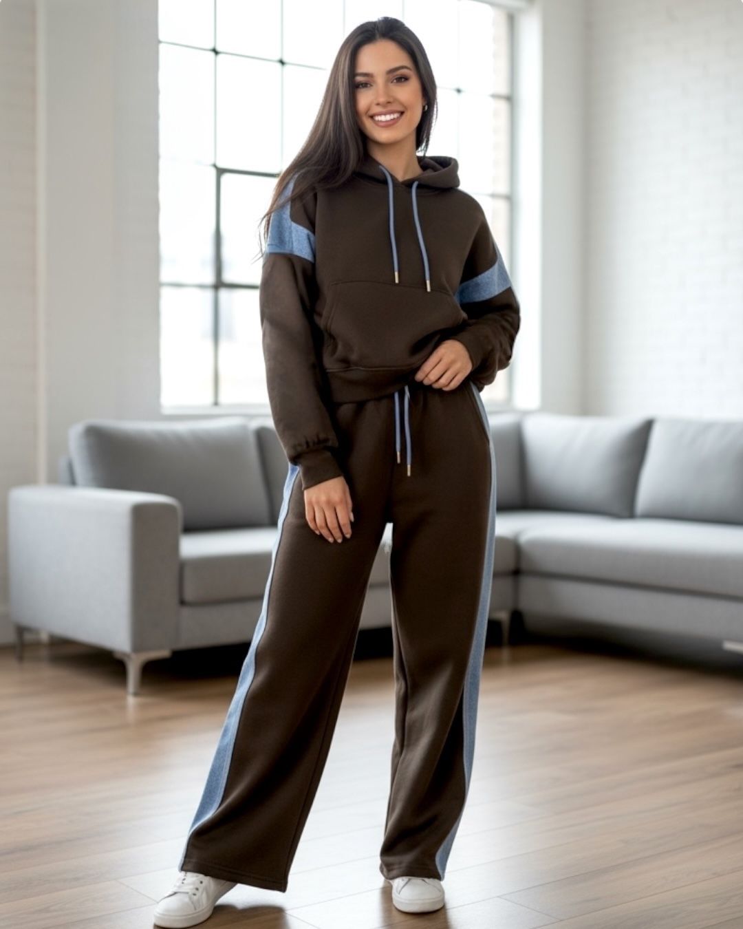 Woman wearing a brown jogging with blue accents in a living room