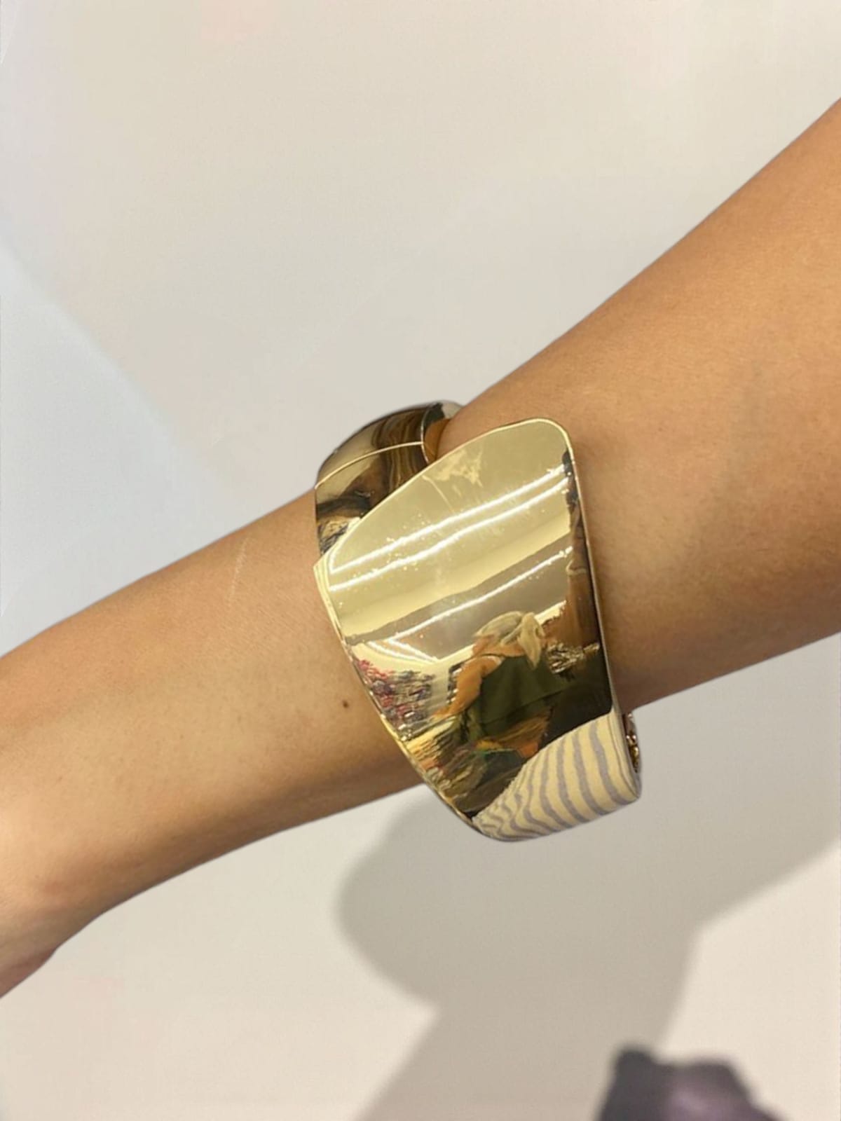 Gold Elegant bracelet