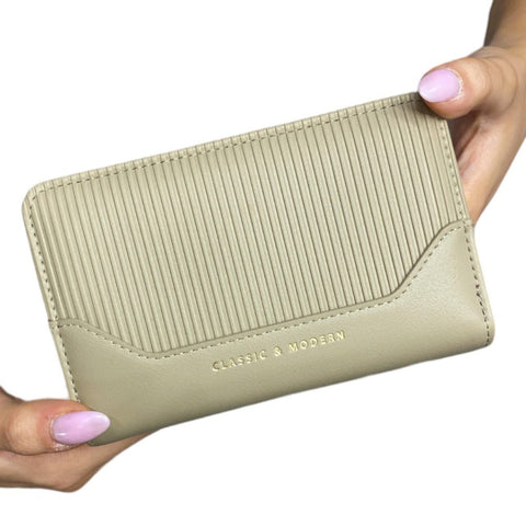 A76 Compact Wallet